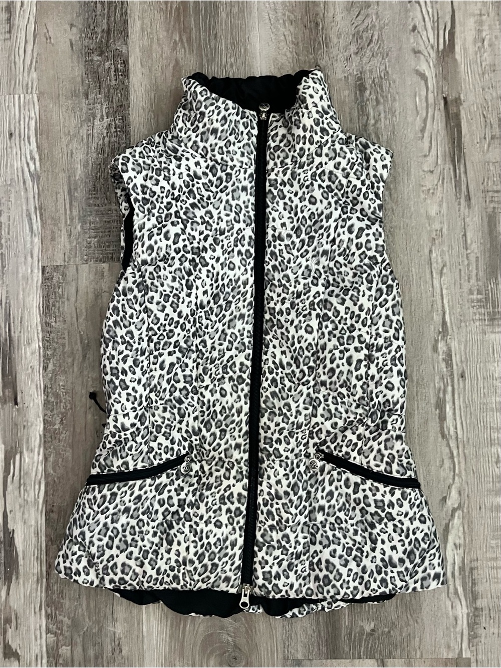 Women's Sleeveless Quilted Leopard Print Vest - White/Black